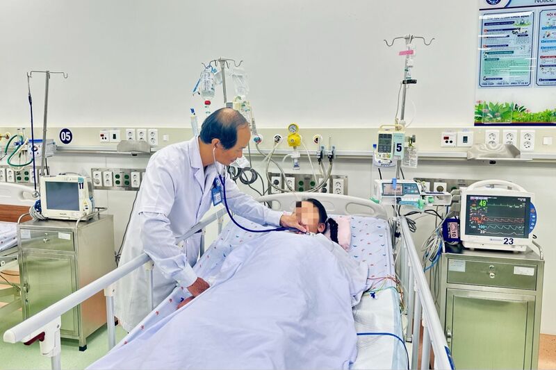 Bệnh nhi điều trị sốt xuất huyết tại khoa Hồi sức tích cực - chống độc Bệnh viện Nhi đồng 1. Ảnh minh họa