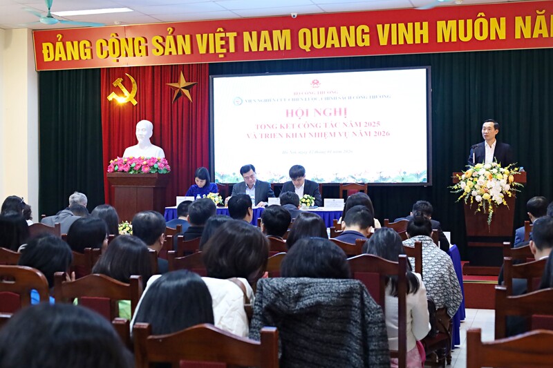 Ông Nguyễn Khắc Quyền, Phó Bí thư Đảng ủy, Phó Viện trưởng Viện Nghiên cứu Chiến lược, Chính sách Công Thương báo cáo tổng kết công tác Đảng