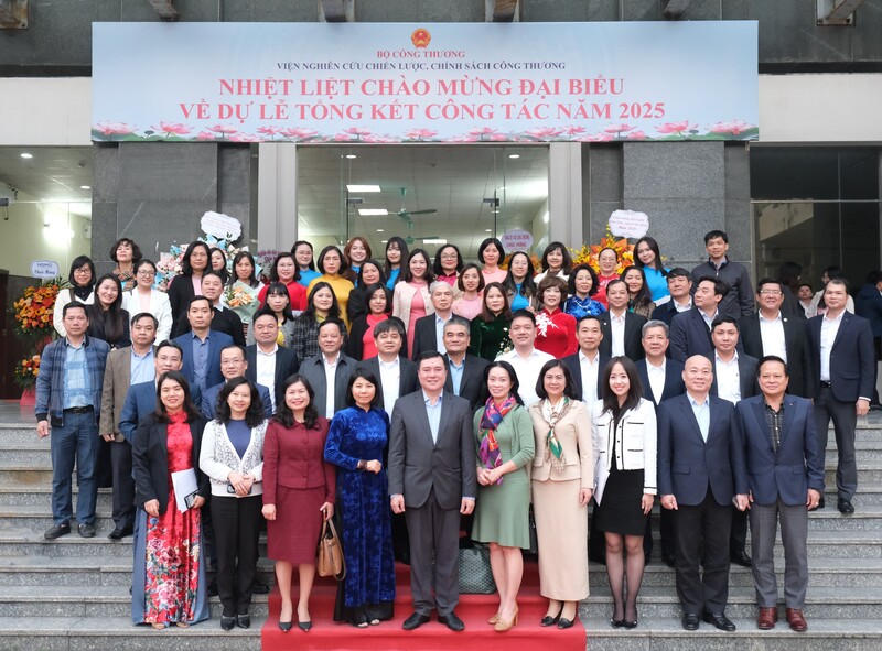 Các đại biểu chụp ảnh chung tại hội nghị