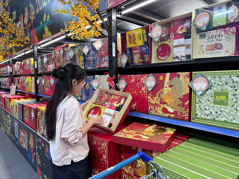 Các set quà Tết với nhiều mức giá giúp người tiêu dùng có nhiều lựa chọn phù hợp.