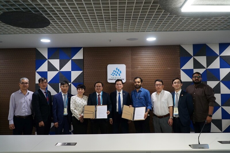 Đại diện Thương vụ tháp tùng Đại sứ Việt Nam tại Ấn Độ làm việc với Trung tâm đổi mới sáng tạo Bang Kerala.