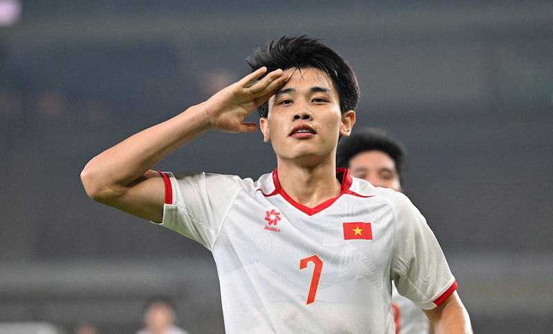 Đình Bắc ăn mừng bàn thắng ghi vào lưới U23 Saudi Arabia.