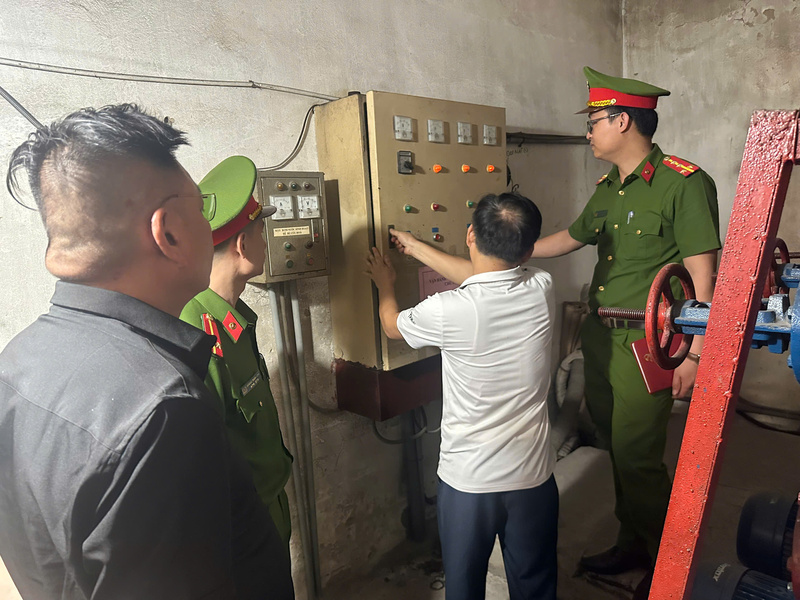 Lực lượng bảo vệ chợ tăng cường tuần tra vào ban đêm để kịp thời xử lý các tình huống phát sinh ngay từ khi mới bắt đầu. Ảnh: Phòng Cảnh sát PCCC&CNCH Hà Tĩnh