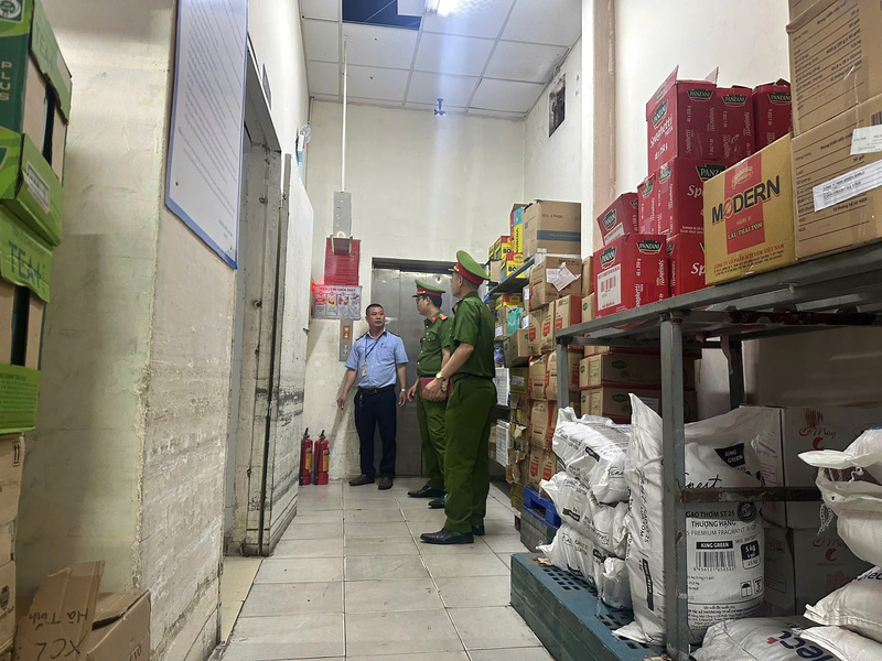 Tăng cường phòng cháy tại các trung tâm thương mại dịp cuối năm - 3