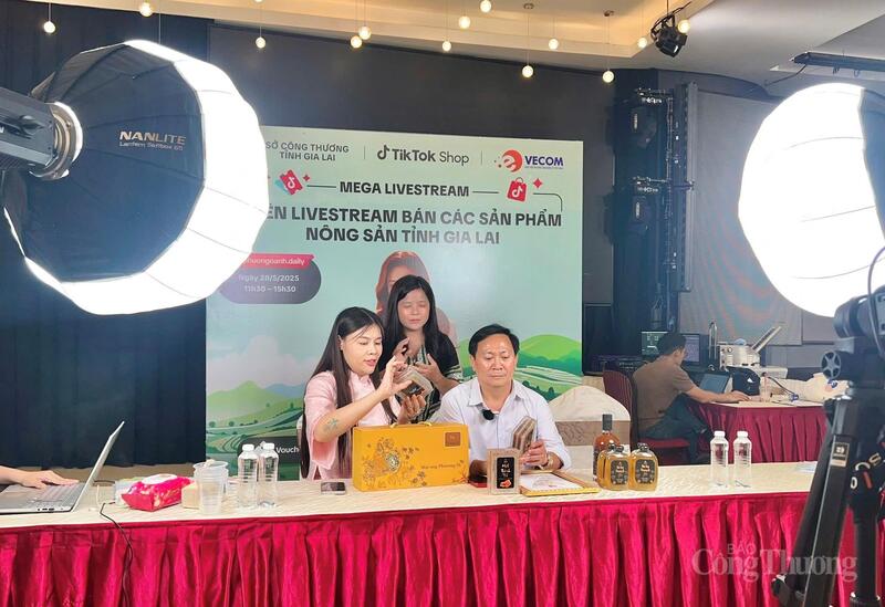 Chuyển đổi số và thương mại điện tử không chỉ hỗ trợ tiêu thụ sản phẩm hiện có mà còn mở ra cơ hội hình thành các mô hình kinh doanh mới.