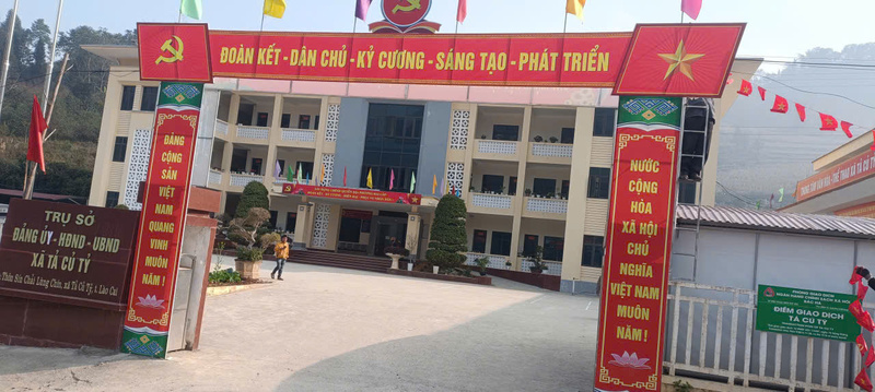 Lào Cai: Vùng cao rực rỡ chào mừng Đại hội Đảng lần thứ XIV - 4