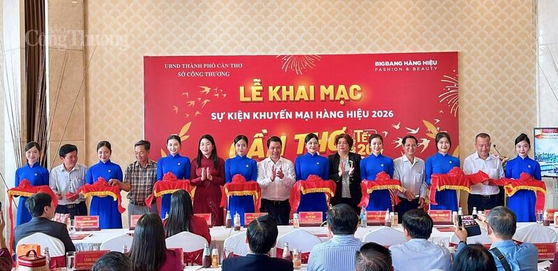 Nghi thức khai mạc Sự kiện khuyến mại Cần Thơ Mega Sale 2026. Ảnh: Khánh Ngọc.