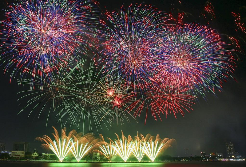 Sun Group là đơn vị tài trợ cho trận địa pháo hoa quy mô gần 10.000 quả tại sân vận động quốc gia Mỹ Đình. (Ảnh minh họa: Ánh Dương)