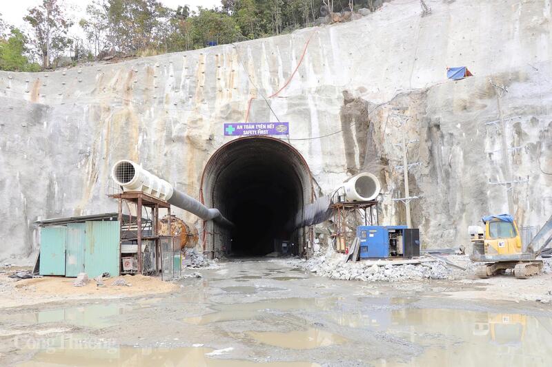 Theo lãnh đạo EVNPMB3, công tác giải phóng mặt bằng đã hoàn thành, đáp ứng tiến độ thi công. Ảnh: Thanh Tuấn