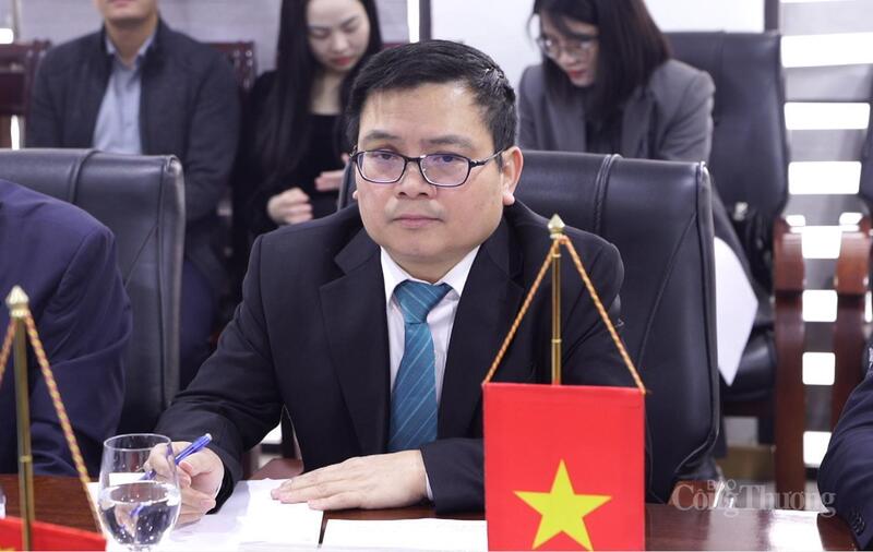 Thứ trưởng Trương Thanh Hoài chúc mừng những thành tựu của Trung Quốc về chuyển đổi mô hình phát triển công nghiệp chất lượng cao, ứng dụng trí tuệ nhân tạo, xanh hóa.