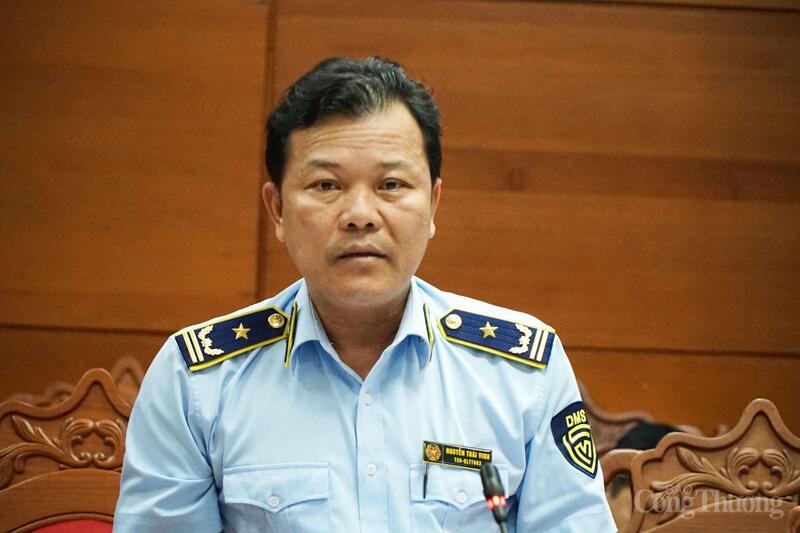 Ông Nguyễn Thái Vinh - Phó Chi cục trưởng Chi cục Quản lý thị trường Đắk Lắk đọc báo cáo tổng kết Ban Chỉ đạo 389. Ảnh: Vũ Long