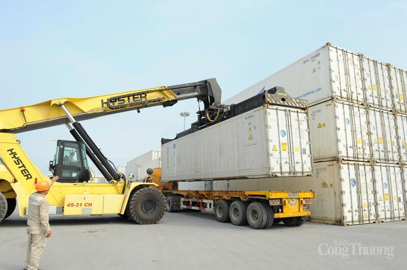 Xuất nhập khẩu hàng hoá lập nhiều thành tích trong nhiệm kỳ vừa qua