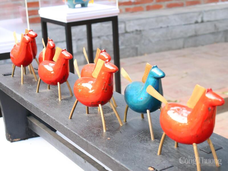 Chiêm ngưỡng ngựa điêu khắc độc bản từ rừng sâu đổ bộ Văn Miếu - 6