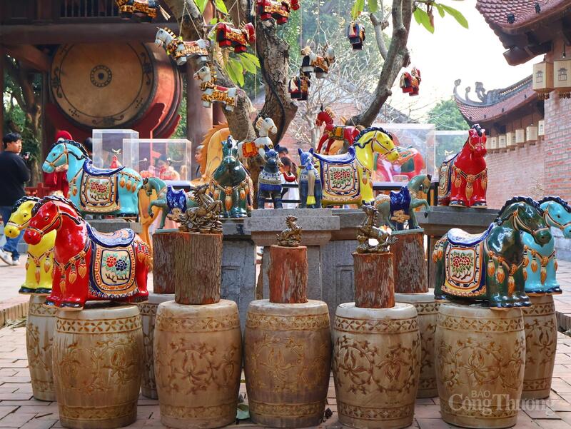 Chiêm ngưỡng ngựa điêu khắc độc bản từ rừng sâu đổ bộ Văn Miếu - 15