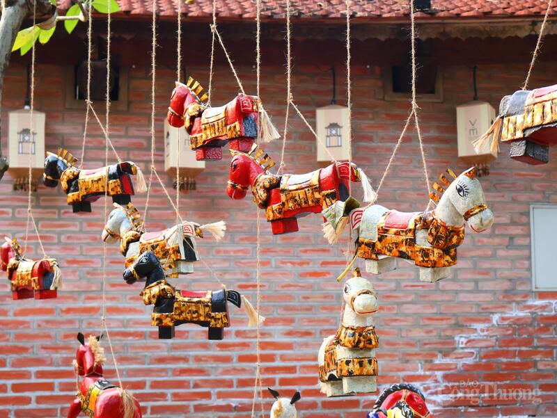 Chiêm ngưỡng ngựa điêu khắc độc bản từ rừng sâu đổ bộ Văn Miếu - 13