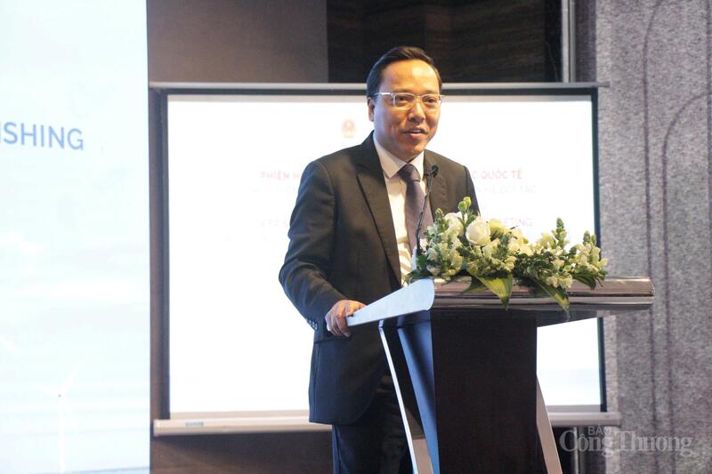 Thứ trưởng Bộ Công Thương Nguyễn Hoàng Long phát biểu khai mạc.