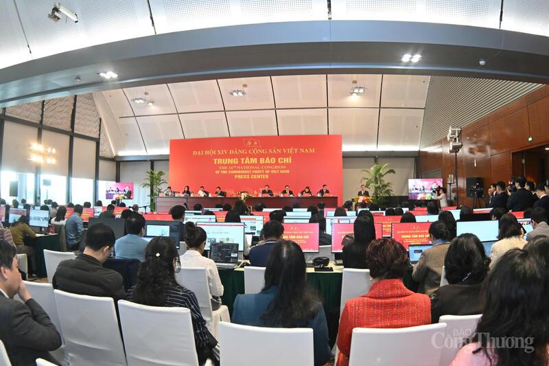 Họp báo quốc tế về Đại hội đại biểu toàn quốc lần thứ XIV của Đảng. Ảnh: Cấn Dũng