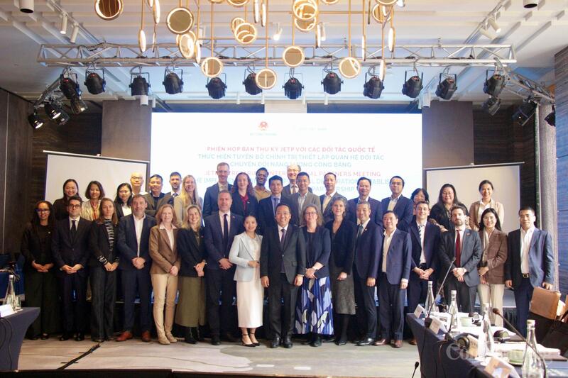 Các đại biểu chụp ảnh chung.