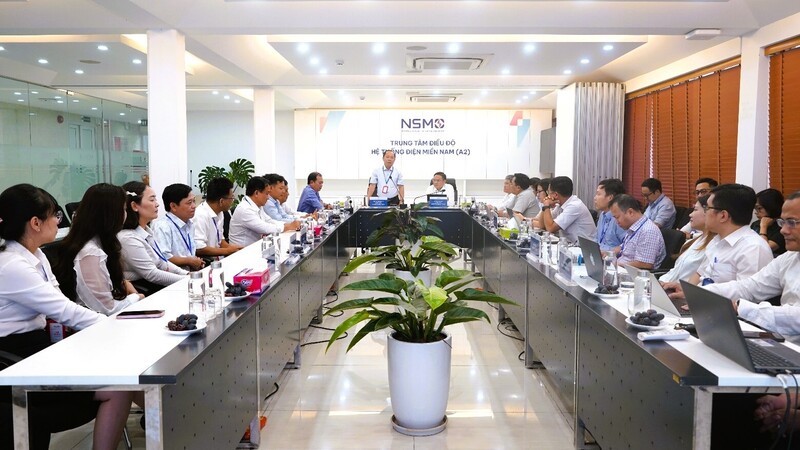 Ông Phạm Thanh Trúc - Giám đốc PC Vĩnh Long phát biểu tại buổi làm việc