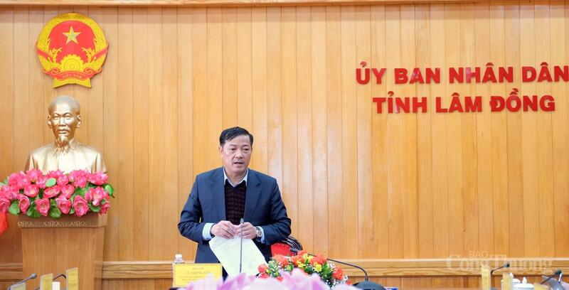 Phó Chủ tịch thường trực UBND tỉnh Lâm Đồng Lê Trọng Yên chủ trì buổi làm việc. Ảnh: Minh An.