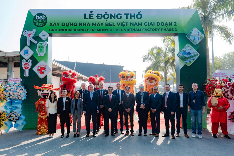 Lãnh đạo Tập đoàn Bel và Ban Giám đốc Bel Việt Nam chụp hình lưu niệm tại Lễ động thổ xây dựng Nhà máy Bel Việt Nam - Giai đoạn 2.