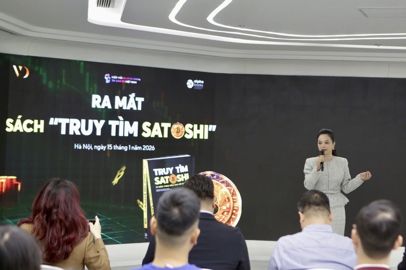 Bà Nguyễn Vân Hiền - Phó Chủ tịch VBA nhấn mạnh vai trò của từng cá nhân, những “Satoshi của thời đại” trong thị trường tài sản số. Ảnh: Thúy Duyên