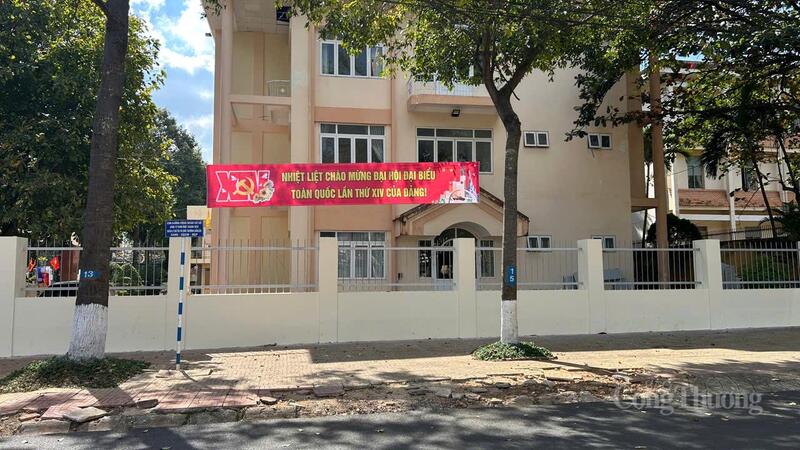 Băng rôn chào mừng Đại hội Đảng lần thứ XIV