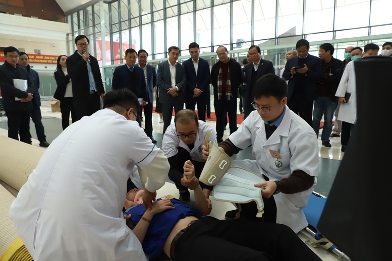 Diễn tập các tình huống cấp cứu y tế.