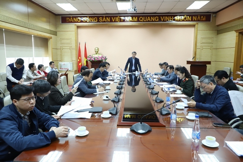 Thứ trưởng Bộ Y tế Trần Văn Thuấn chủ trì của họp Tiểu ban Y tế phục vụ Đại hội Đại biểu toàn quốc lần thứ XIV của Đảng.