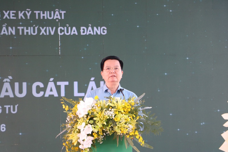 Phó Thủ tướng Chính phủ Mai Văn Chính phát biểu tại lễ khởi công cầu Cát Lái.