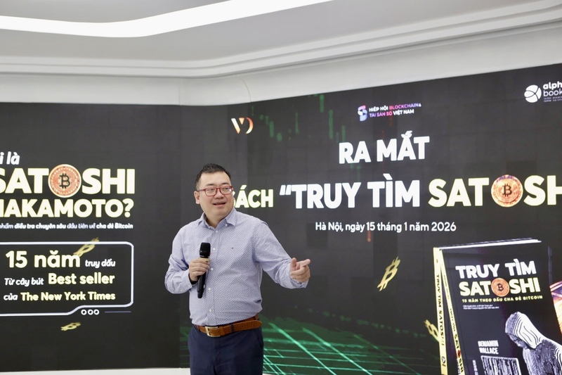 Ông Nguyễn Cảnh Bình - Chủ tịch AlphaBooks chia sẻ về giá trị tư tưởng nền móng của Bitcoin qua cuốn Truy tìm Satoshi. Ảnh: Thúy Duyên
