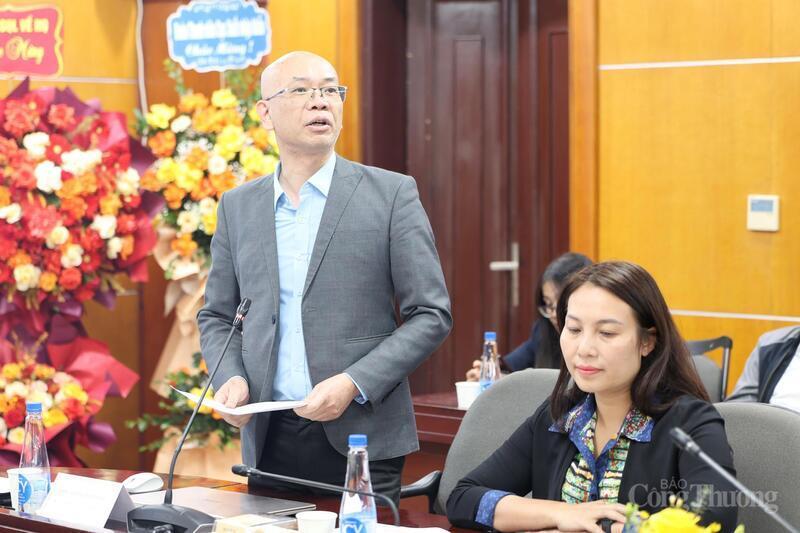 Ông Trần Thanh Hải - Phó Cục trưởng Cục Xuất nhập khẩu trình bày báo cáo tại hội nghị. Ảnh: Quỳnh Trang