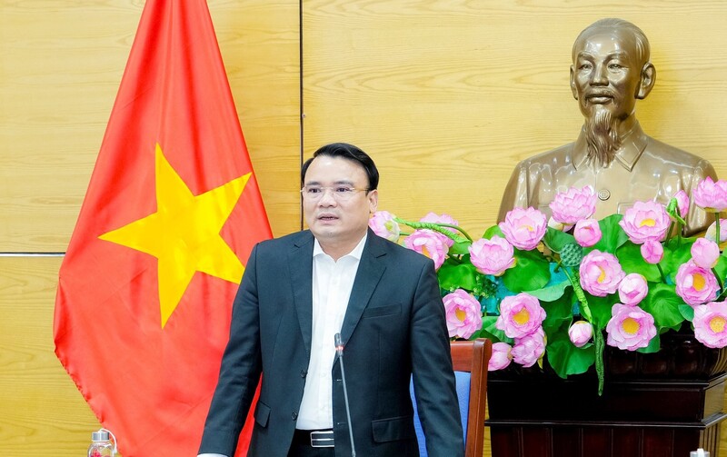 Phó Chủ tịch UBND tỉnh Nghệ An Phùng Thành Vinh chủ trì cuộc họp cho ý kiến về dự thảo Đề án “Phát triển tỉnh Nghệ An trở thành trung tâm logistics của vùng Bắc Trung Bộ đến năm 2030, tầm nhìn đến 2045”