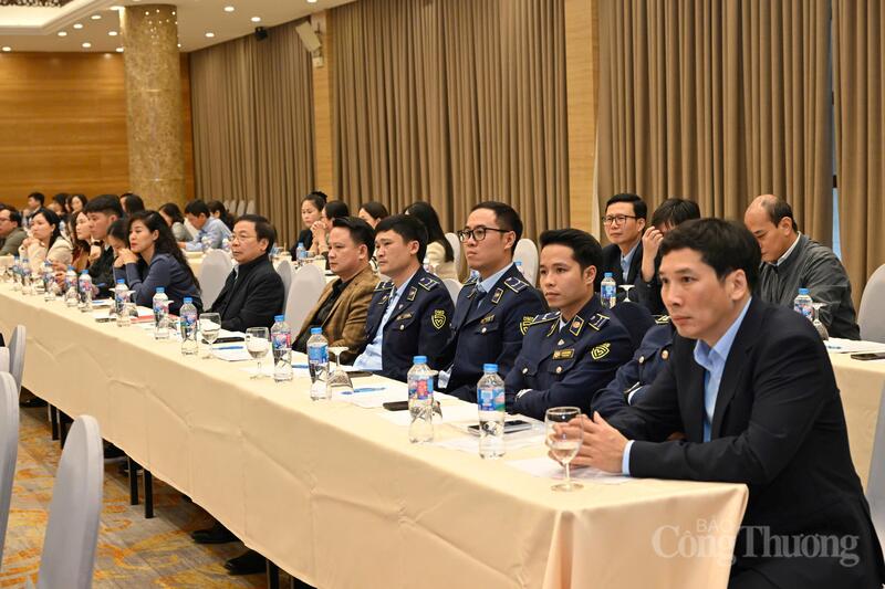 Đại diện các Cục, Vụ thuộc Bộ; các Sở Công Thương tham dự hội nghị