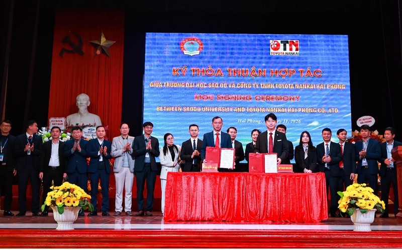 Trường Đại học Sao Đỏ ký thỏa thuận hợp tác đào tạo và sử dụng nguồn nhân lực sau đào tạo với Công ty Toyota Nankai Hải Phòng. Ảnh: Trường Đại học Sao Đỏ