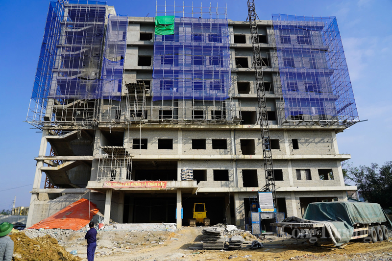 Ông Phan Ngọc Hưng, Cán bộ kỹ thuật Công ty CP Xây dựng Thương mại Bắc Á (đơn vị thi công) cho biết, xác định đây là dự án trọng điểm, có sức ảnh hưởng trực tiếp đến đời sống bà con, chúng tôi đã huy động tối đa nhân lực và máy móc đẩy nhanh tiến độ.