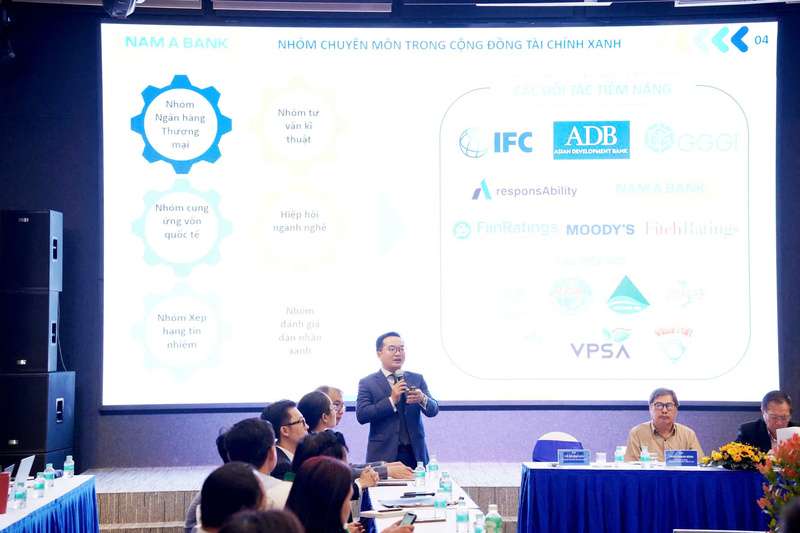 Ông Võ Hoàng Hải - Phó Tổng giám đốc Nam A Bank - trình bày Sáng kiến Cộng đồng tài chính xanh trong Trung tâm Tài chính quốc tế.