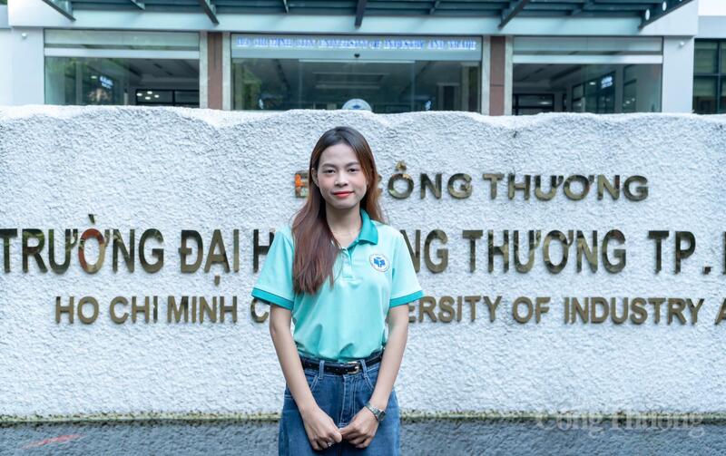 Huỳnh Thị Thu Hưởng - sinh viên năm nhất ngành Luật kinh tế - Trường Đại học Công Thương TP. Hồ Chí Minh.