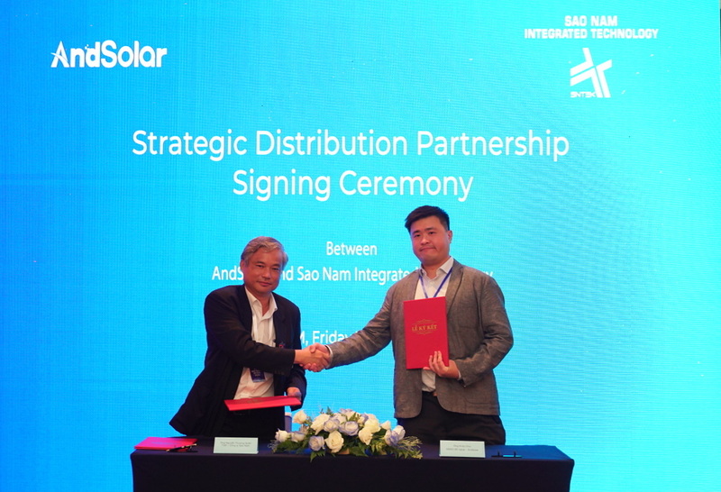 Công ty Cổ phần Công nghệ Tích hợp Sao Nam ký kết hợp tác chiến lược với AndSolar. Ảnh: Minh Khuê.