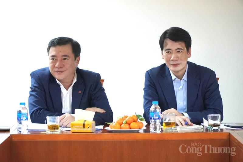 Thứ trưởng Bộ Công Thương Nguyễn Sinh Nhật Tân dự và chỉ đạo Hội nghị. Ảnh: Minh Trang