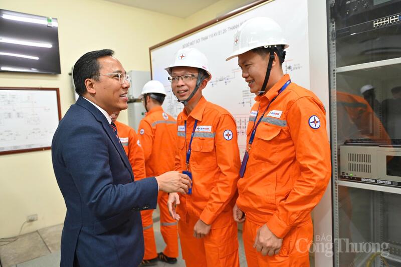 Thứ trưởng Nguyễn Hoàng Long đã kiểm tra công tác chuẩn bị, bảo đảm cung cấp điện trong thời gian Đại hội đại biểu toàn quốc lần thứ XIV của Đảng.