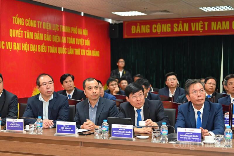 Đại diện các đơn vị liên quan tham dự cuộc họp.