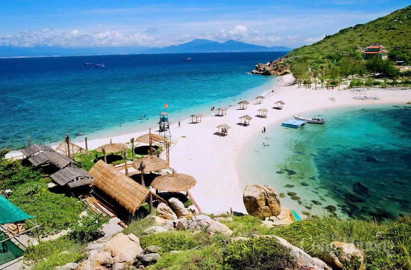 Các chiến dịch quảng bá theo mùa, hoạt động trải nghiệm thực tế sẽ được triển khai, đồng thời hình ảnh và sản phẩm Yến sào Khánh Hòa sẽ được lồng ghép trong các chương trình, tour du lịch của Vietravel. Ảnh: Lê Sơn