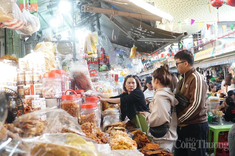 Tiểu thương tại các chợ truyền thống trên địa bàn Đà Nẵng dự trữ hàng hóa phục vụ Tết khoảng 1.048 tỷ đồng.