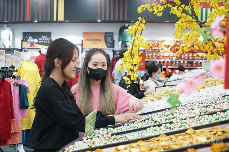 Bán lẻ Đà Nẵng vào cao điểm mua sắm tết Nguyên đán Bính Ngọ 2026.