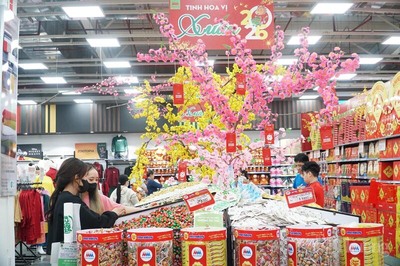 Không khí mua sắm chuẩn bị tết Nguyên đán Bính Ngọ 2026 đã ngập tràn các siêu thị, trung tâm thương mại trên địa bàn TP. Đà Nẵng.