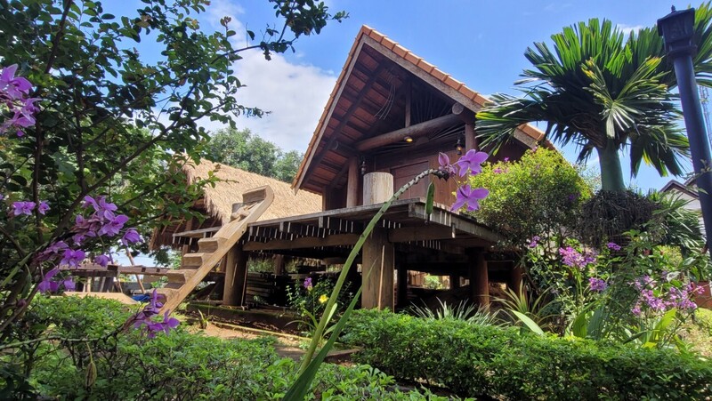 Buôn Akô Dhông nơi còn lưu giữ được những căn nhà dài của người dân tộc bản địa ở Đắk Lắk. Ảnh: Vũ Long