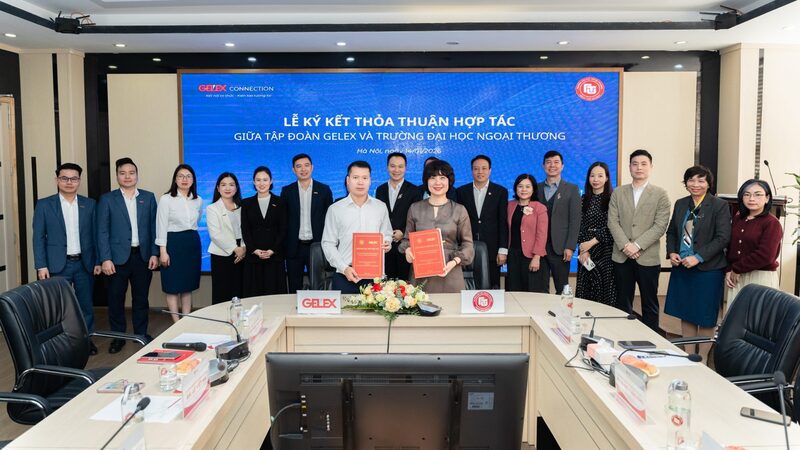 Ông Nguyễn Trọng Trung - Phó Tổng Giám đốc Tập đoàn GELEX ký kết Thỏa thuận hợp tác với Lãnh đạo trường Đại học Ngoại thương. Ảnh: Tập đoàn GELEX