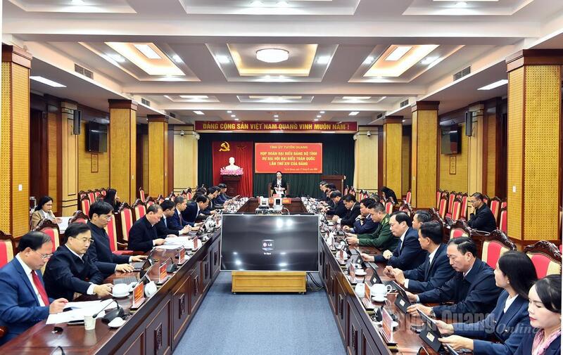 Toàn cảnh họp Đoàn đại biểu Đảng bộ tỉnh dự Đại hội XIV của Đảng.