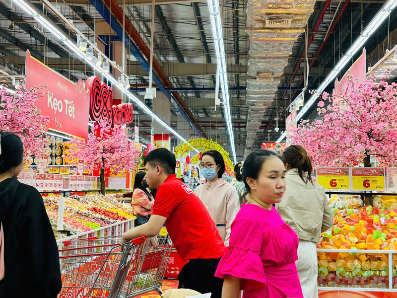 Theo dự báo của Sở Công Thương tỉnh Quảng Ngãi, sức mua dịp tết Nguyên đán Bính Ngọ 2026 ước tăng 5 - 10% so với cùng kỳ năm trước và cao hơn 10 - 20% so với ngày thường. Ảnh: Nguyễn Dương